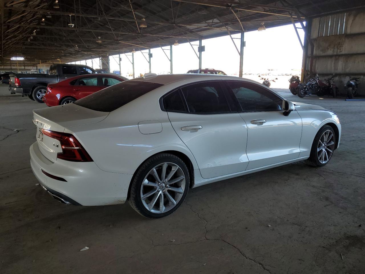 2021 VOLVO S60