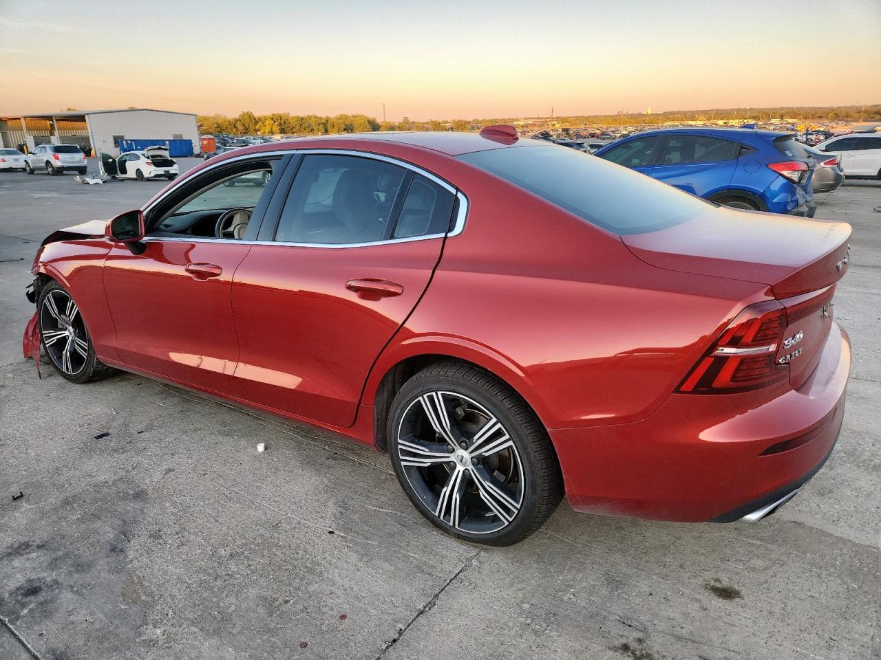 2022 VOLVO S60