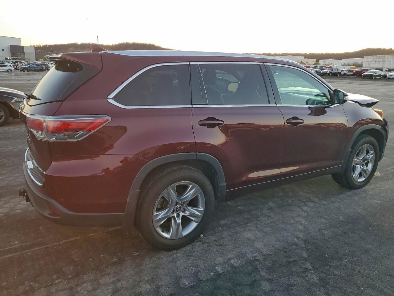 2016 TOYOTA HIGHLANDER
