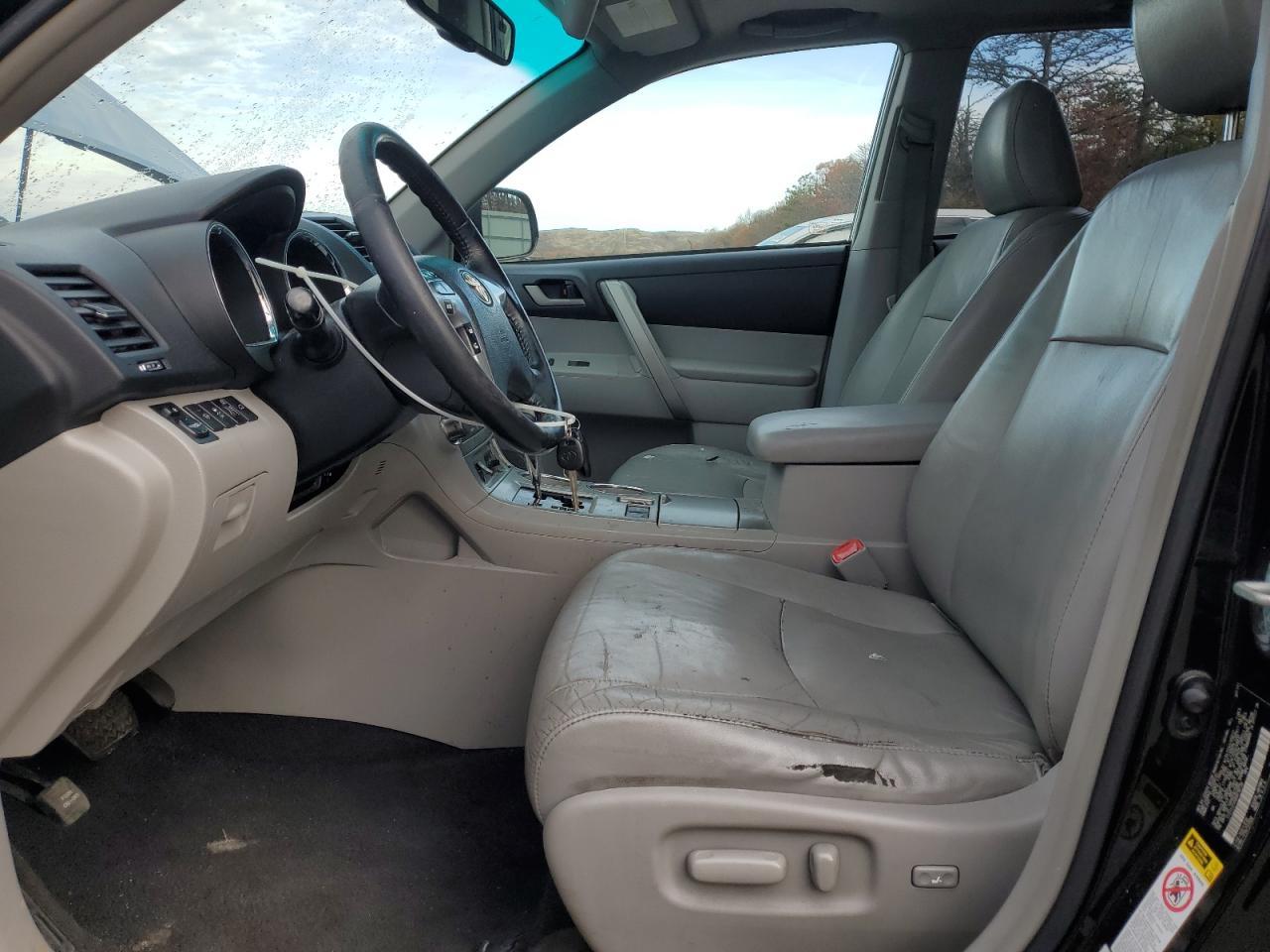 2011 TOYOTA HIGHLANDER