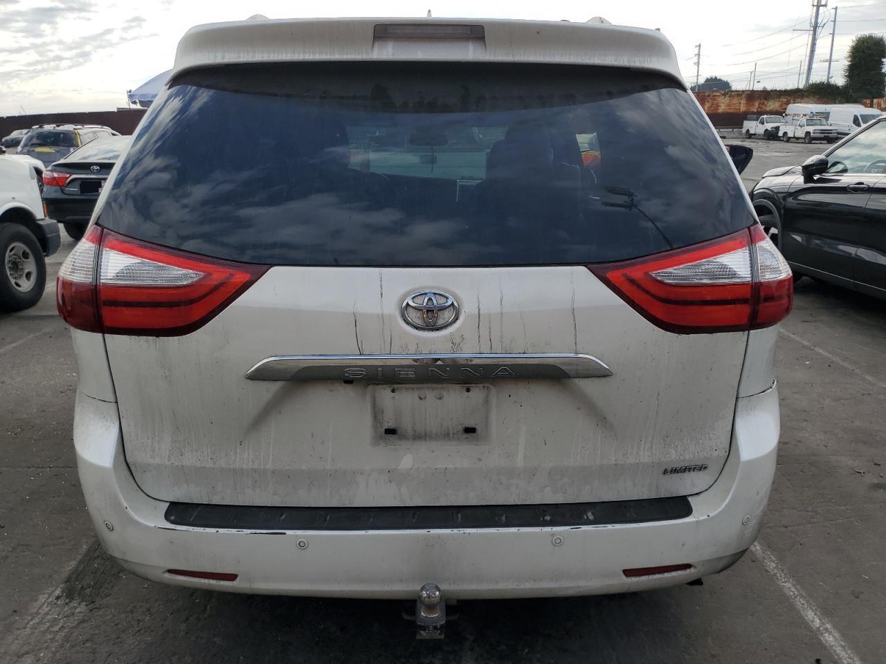 2016 TOYOTA SIENNA