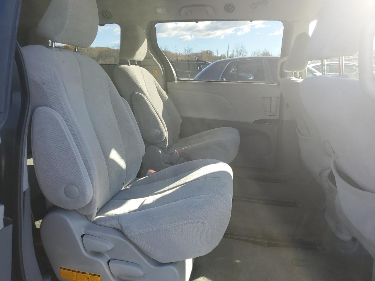 2011 TOYOTA SIENNA