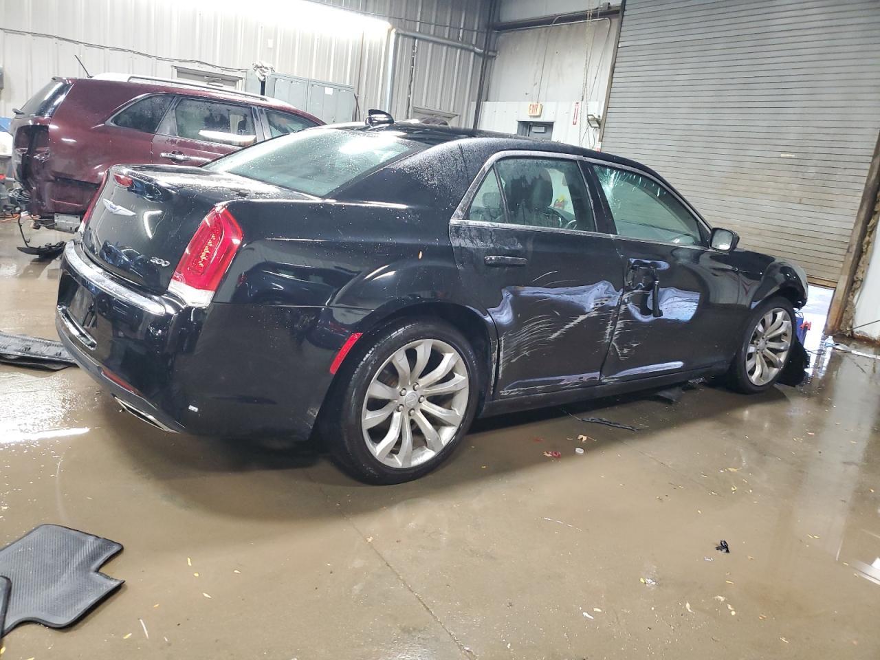 2019 CHRYSLER 300