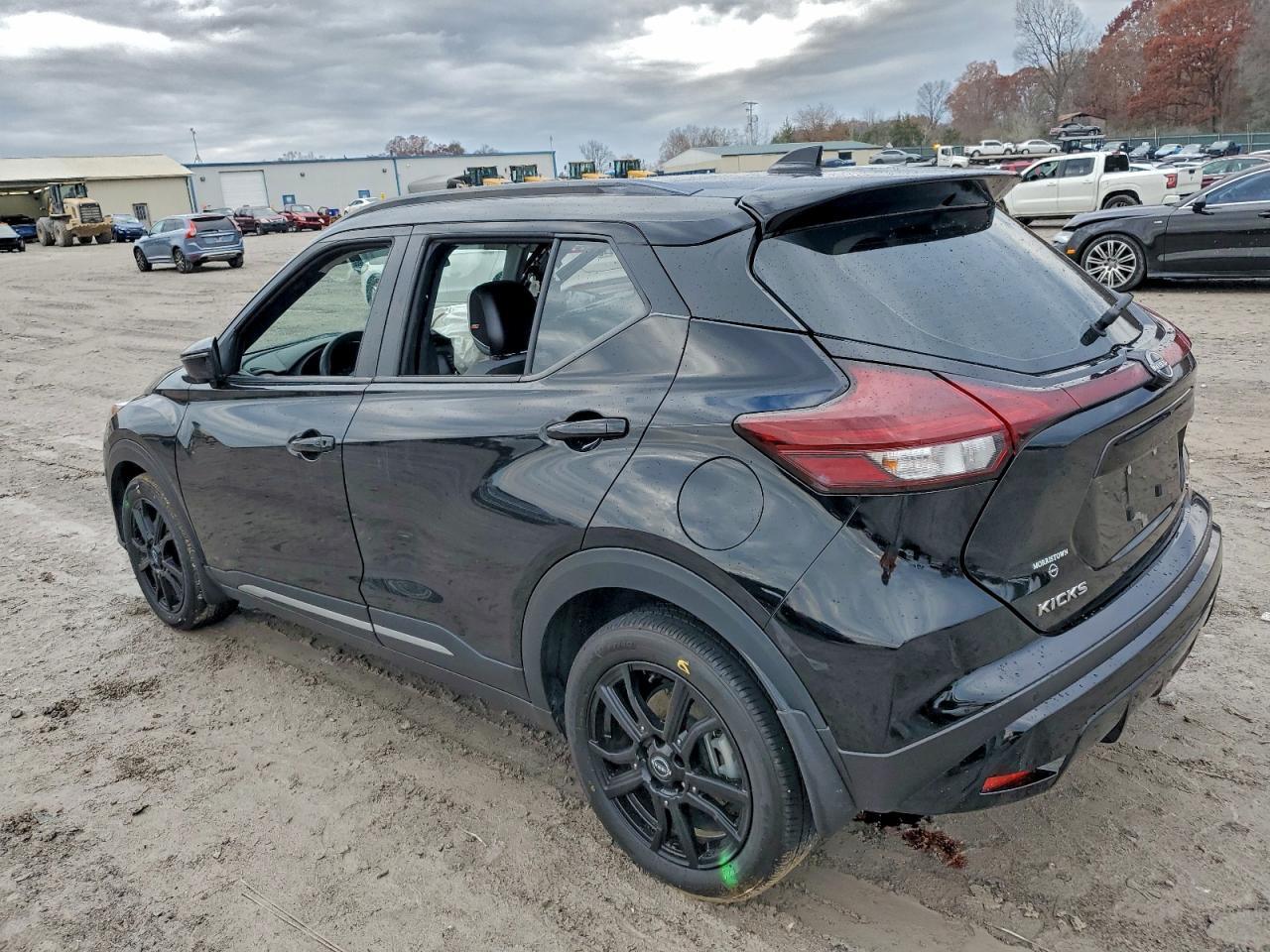 2024 NISSAN KICKS