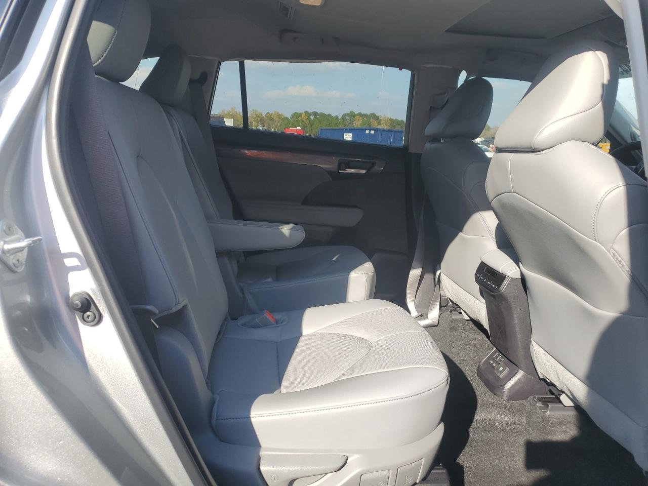 2024 TOYOTA HIGHLANDER