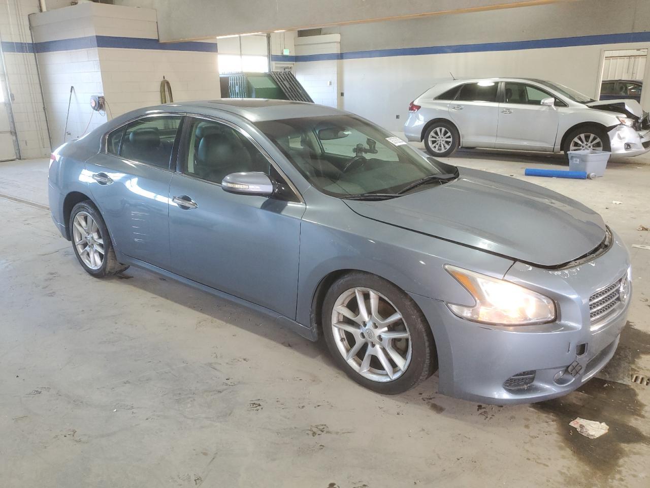 2010 NISSAN Maxima