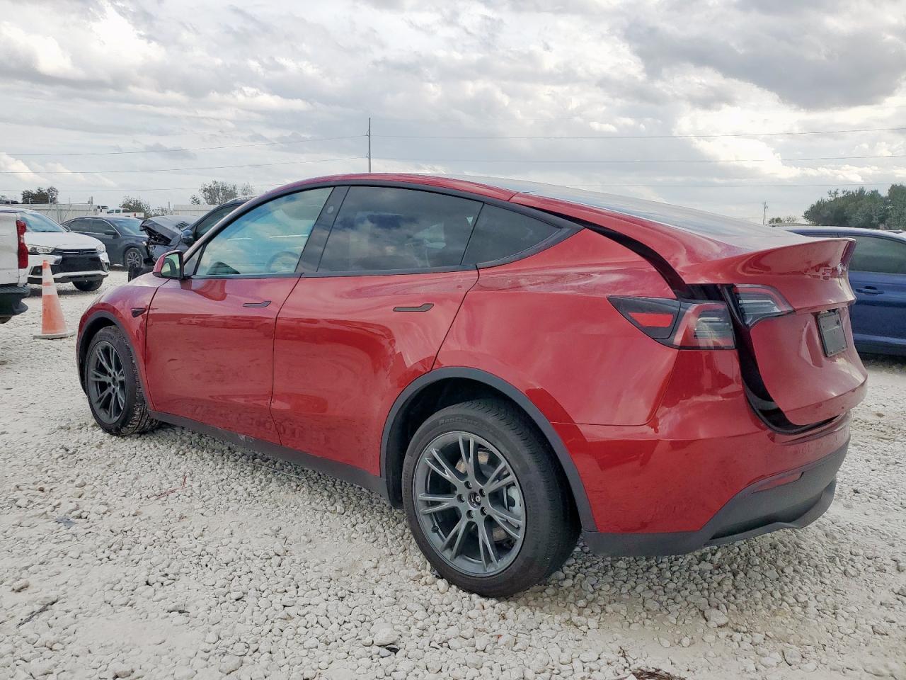 2025 TESLA MODEL Y