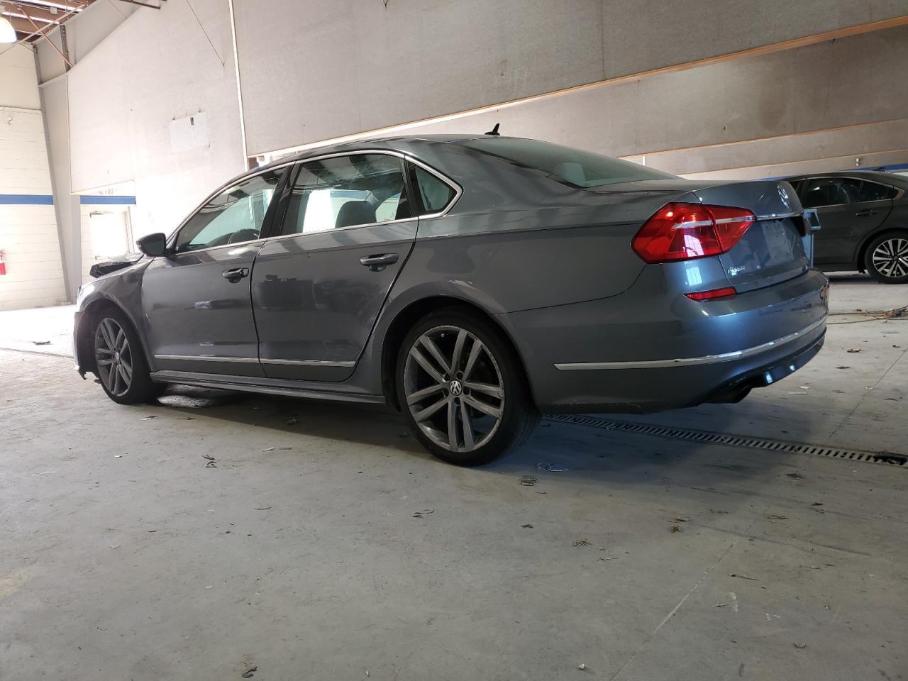 2016 VOLKSWAGEN Passat