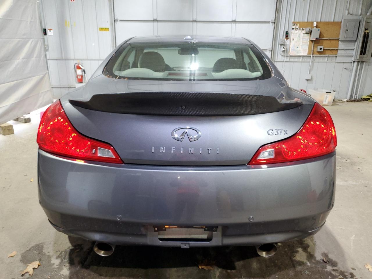 2011 INFINITI G37