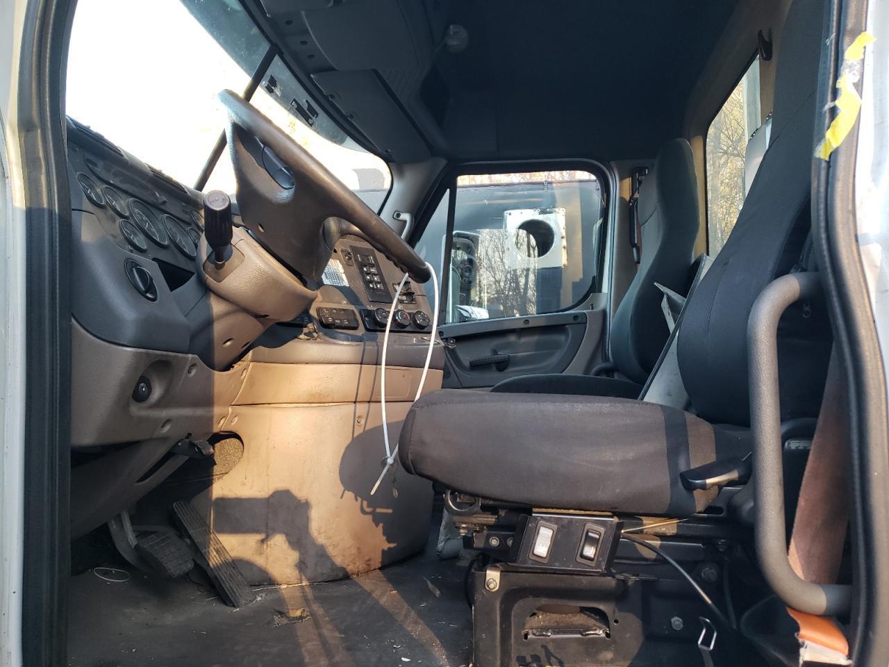 2013 FREIGHTLINER CASCADIA