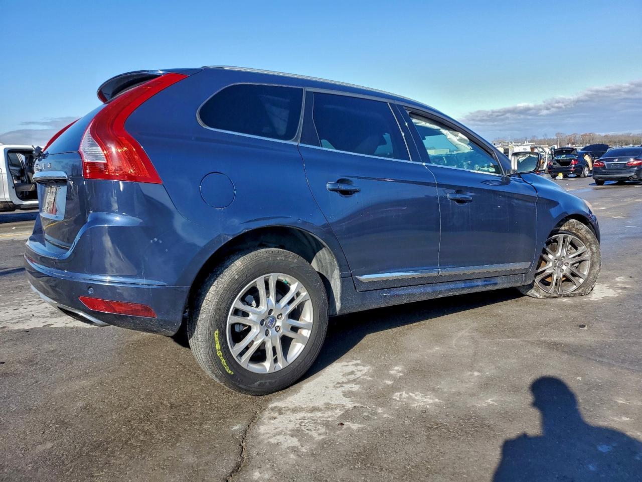 2015 VOLVO XC60