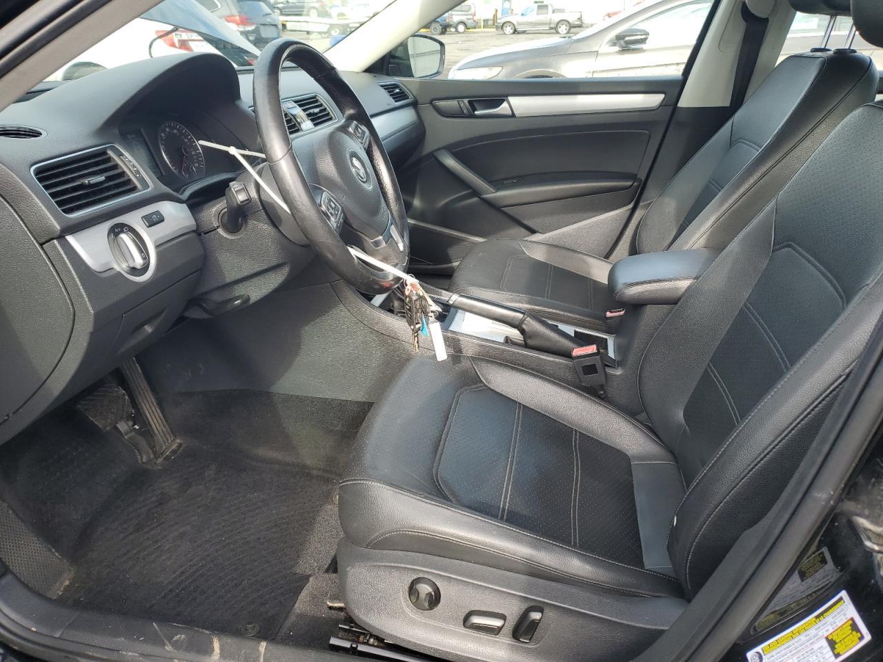 2012 VOLKSWAGEN Passat