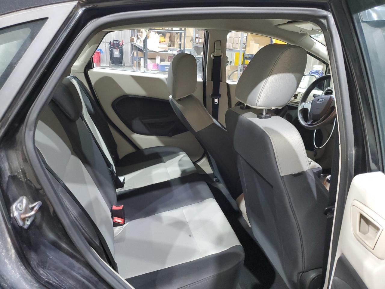 2013 FORD Fiesta