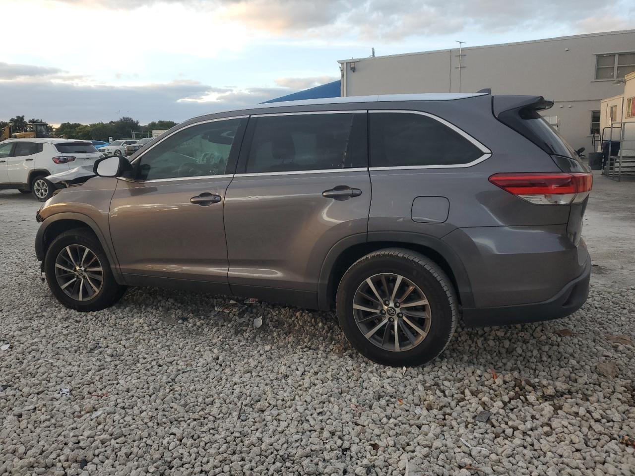 2019 TOYOTA HIGHLANDER