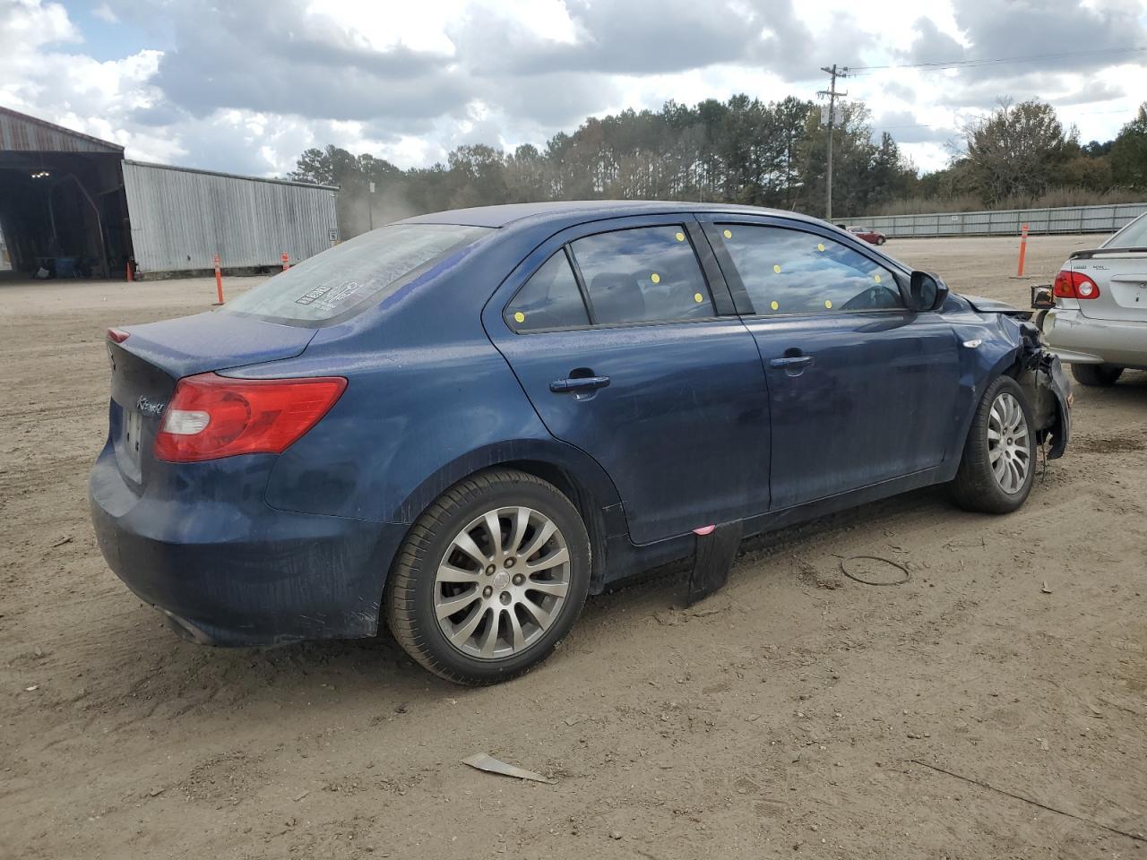 2010 SUZUKI Kizashi