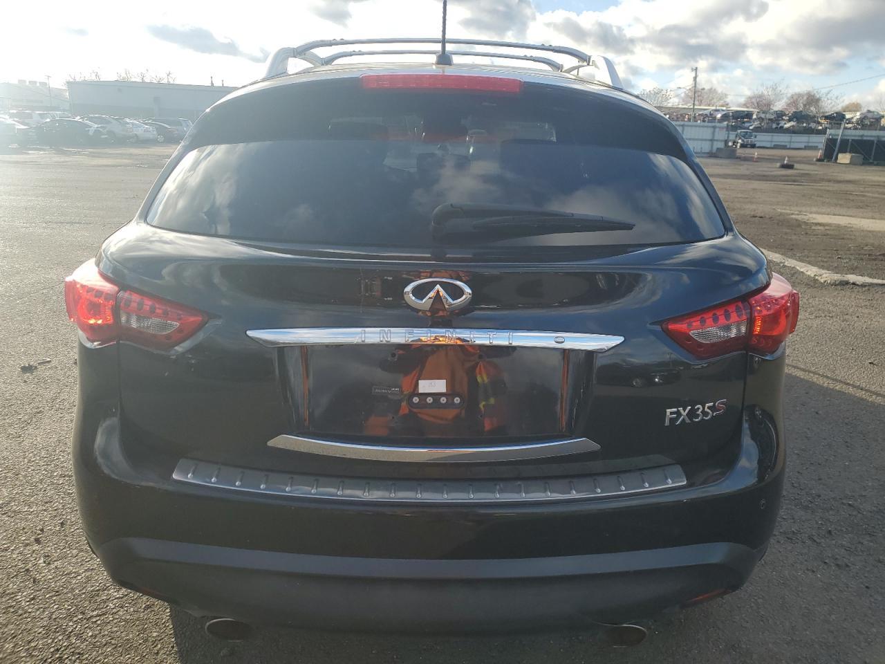 2011 INFINITI FX35