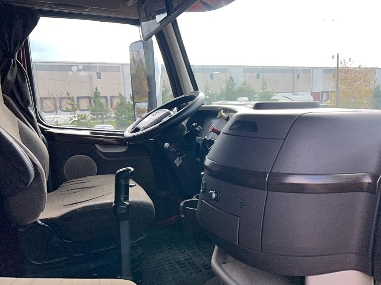 2014 VOLVO Vn
