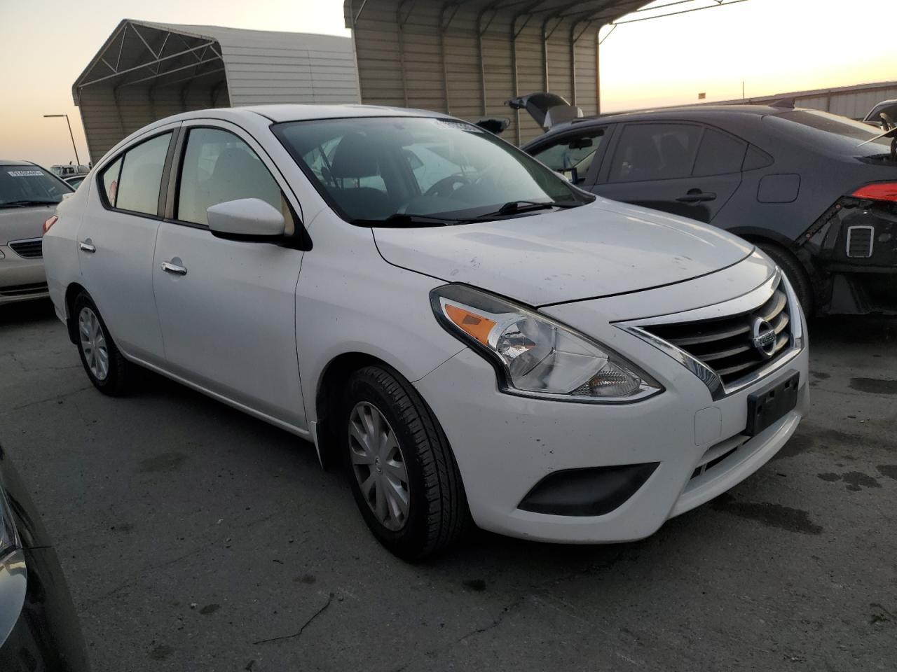 2015 NISSAN VERSA