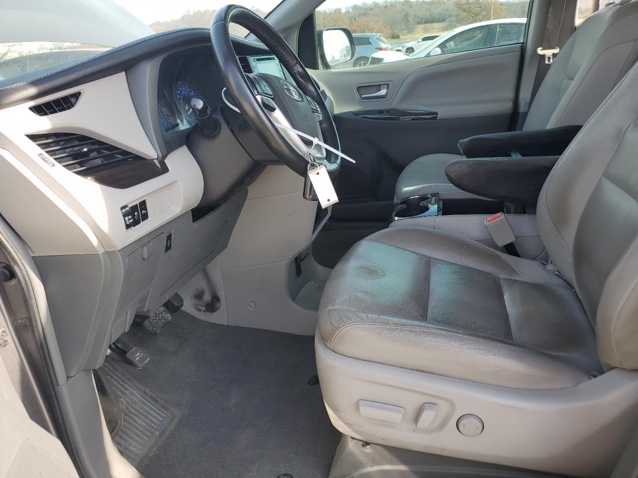 2019 TOYOTA SIENNA