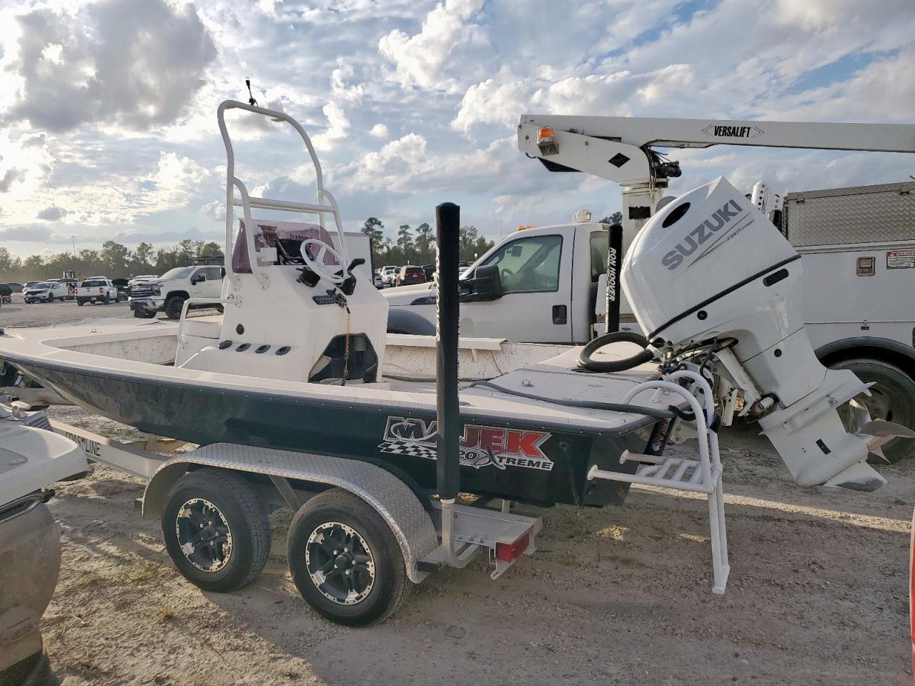 2025 Majek Boat