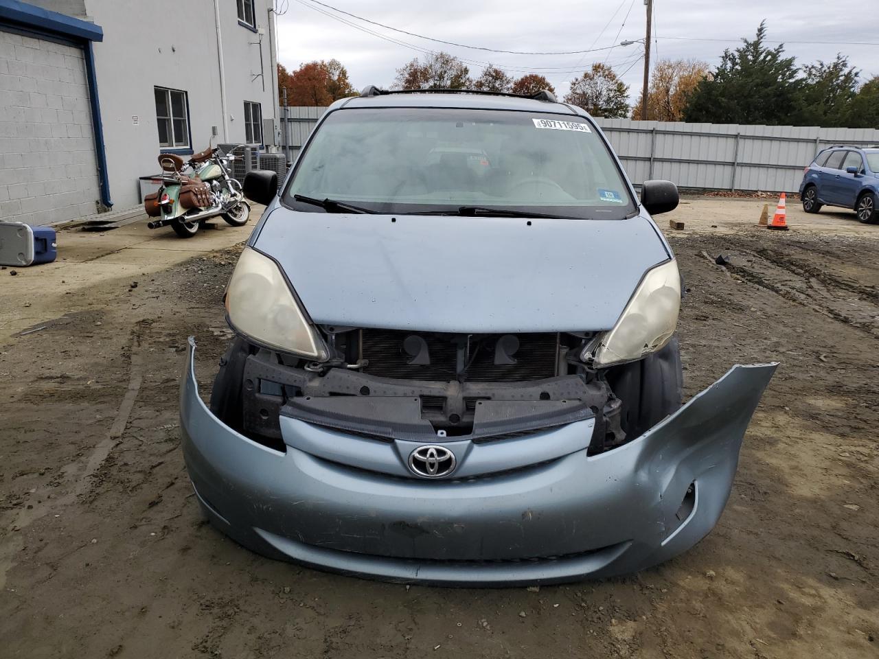 2010 TOYOTA SIENNA