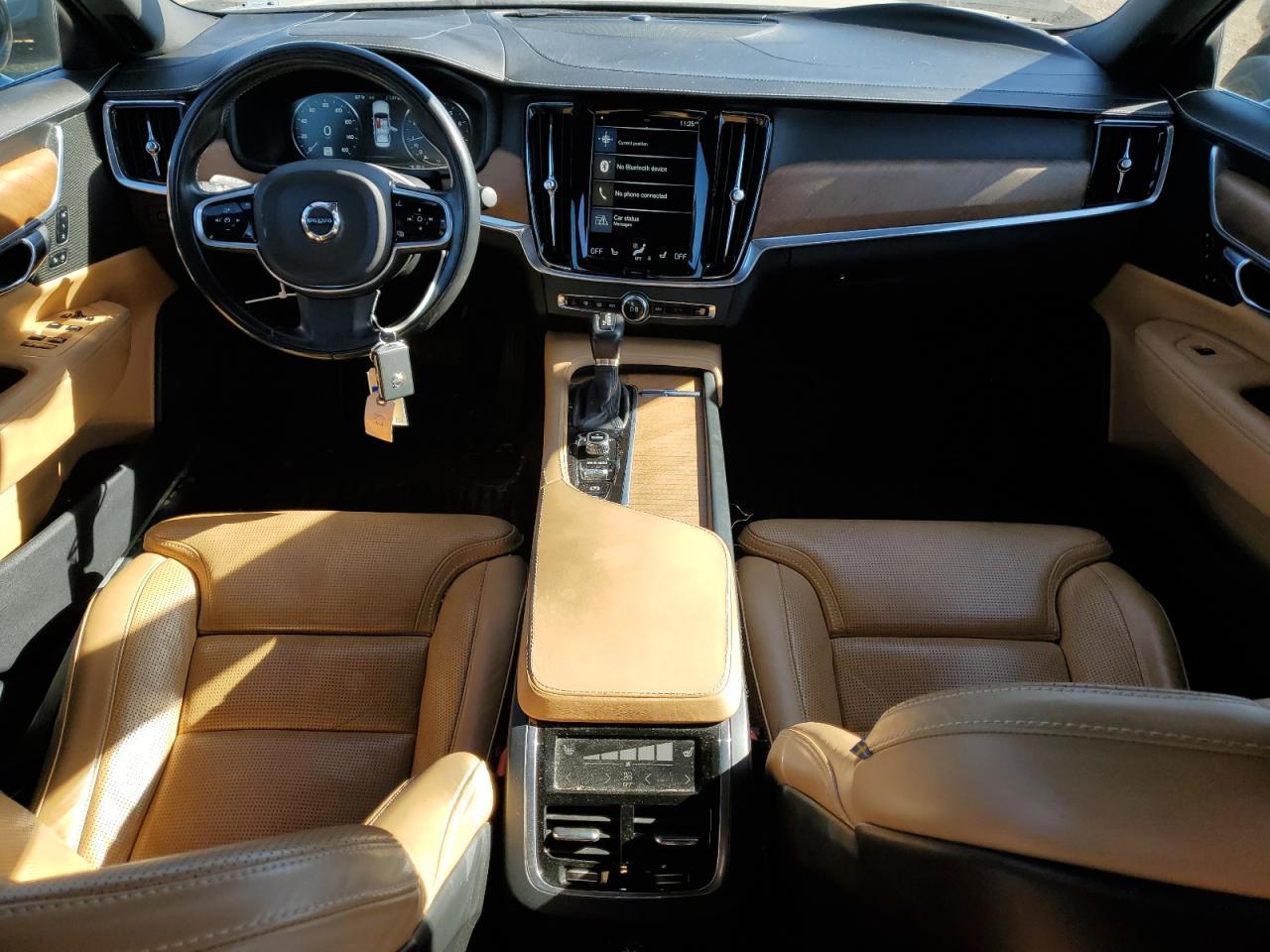 2017 VOLVO S90