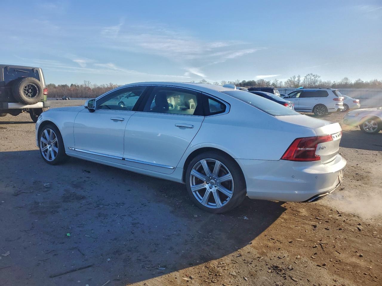 2018 VOLVO S90