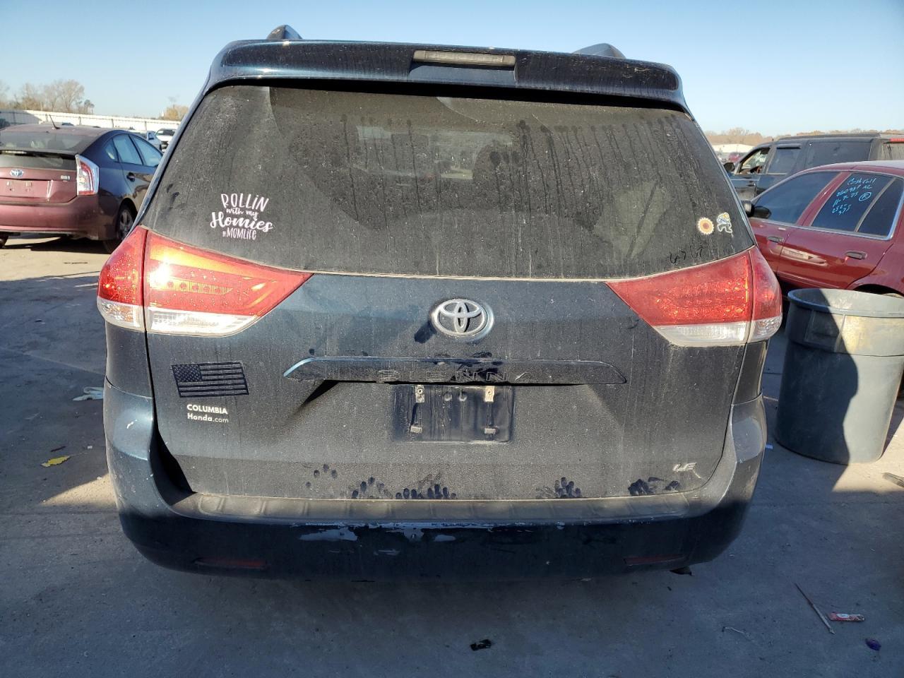 2011 TOYOTA SIENNA