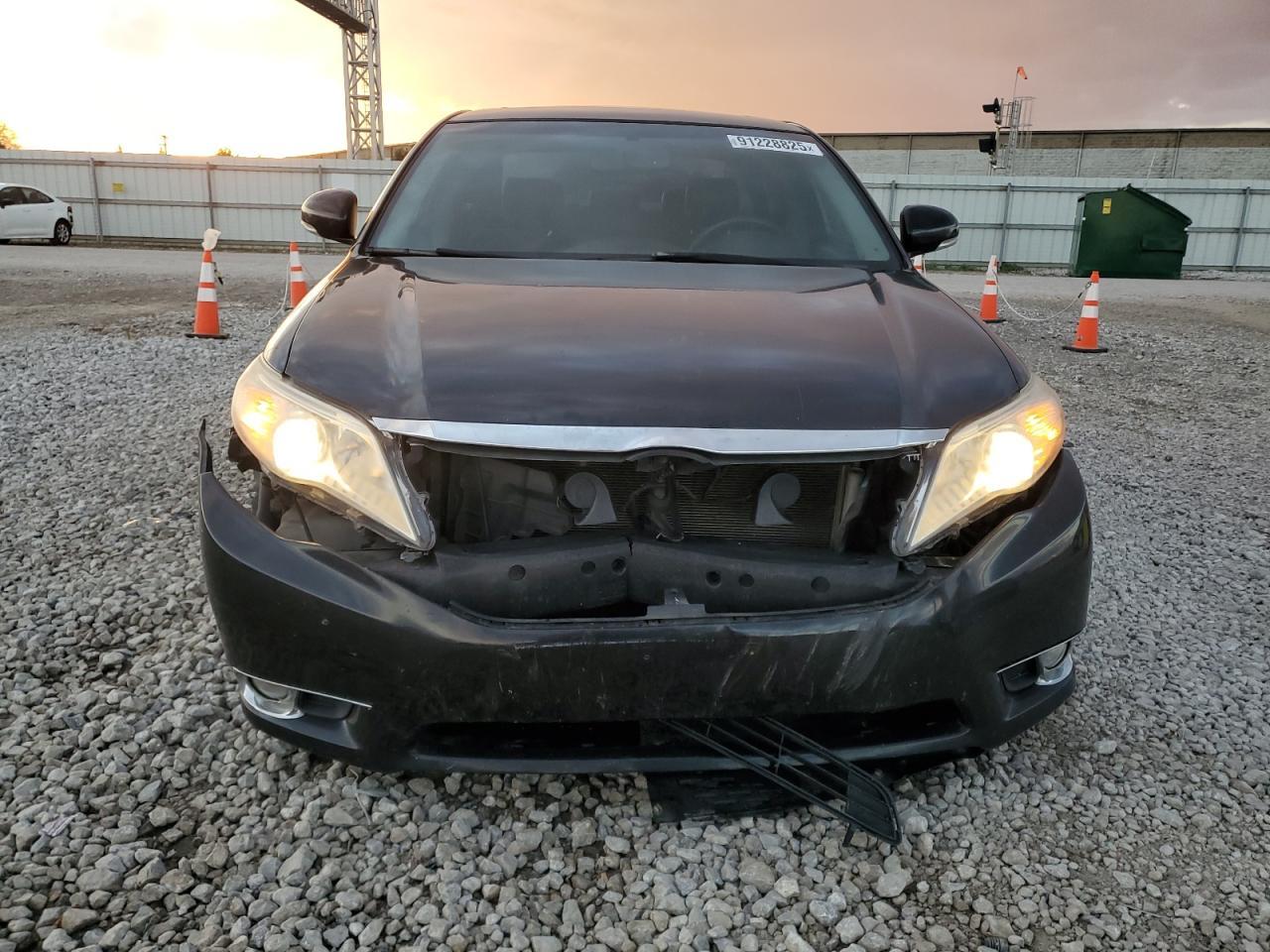 2011 TOYOTA Avalon