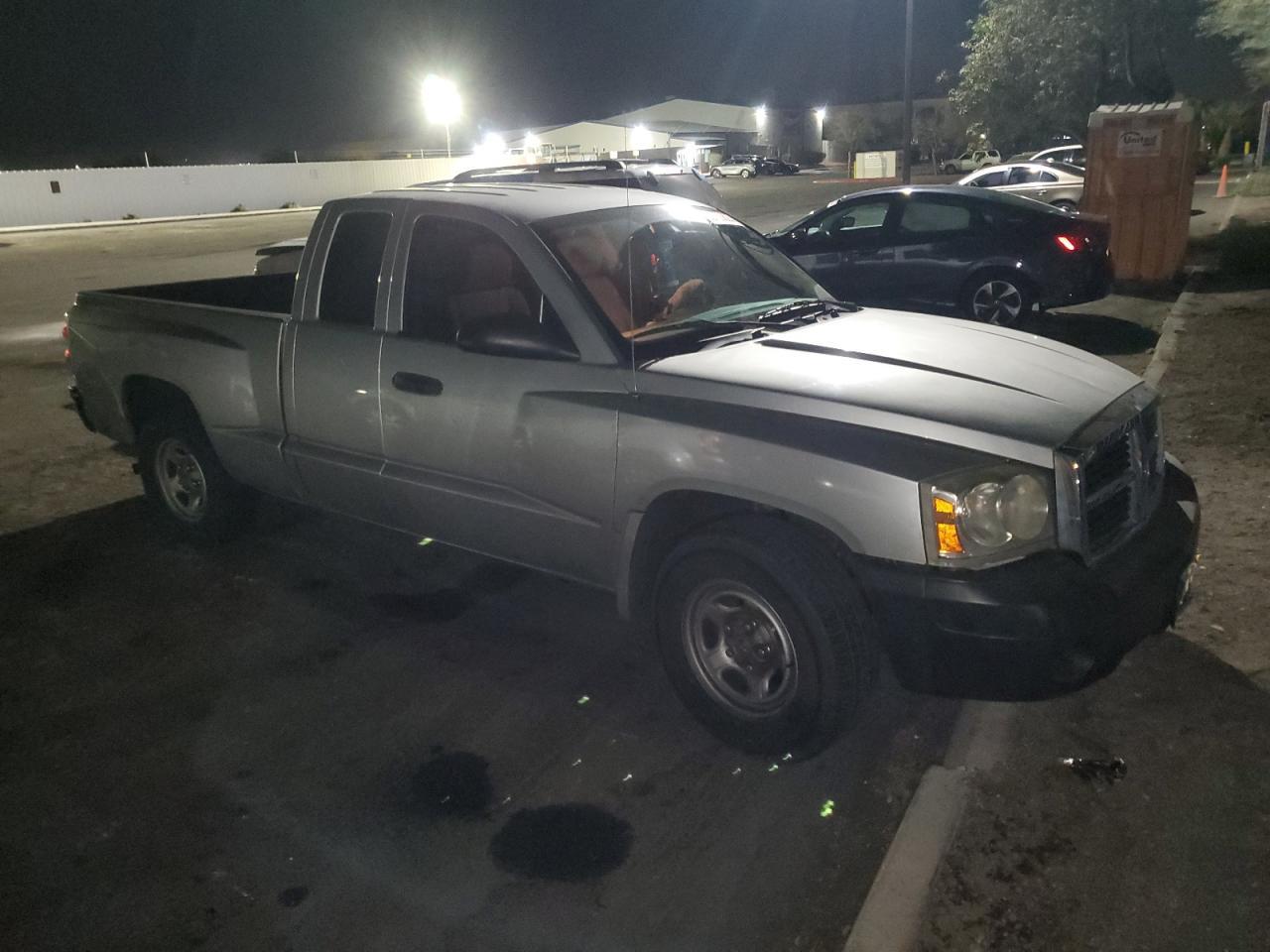 2005 DODGE Dakota