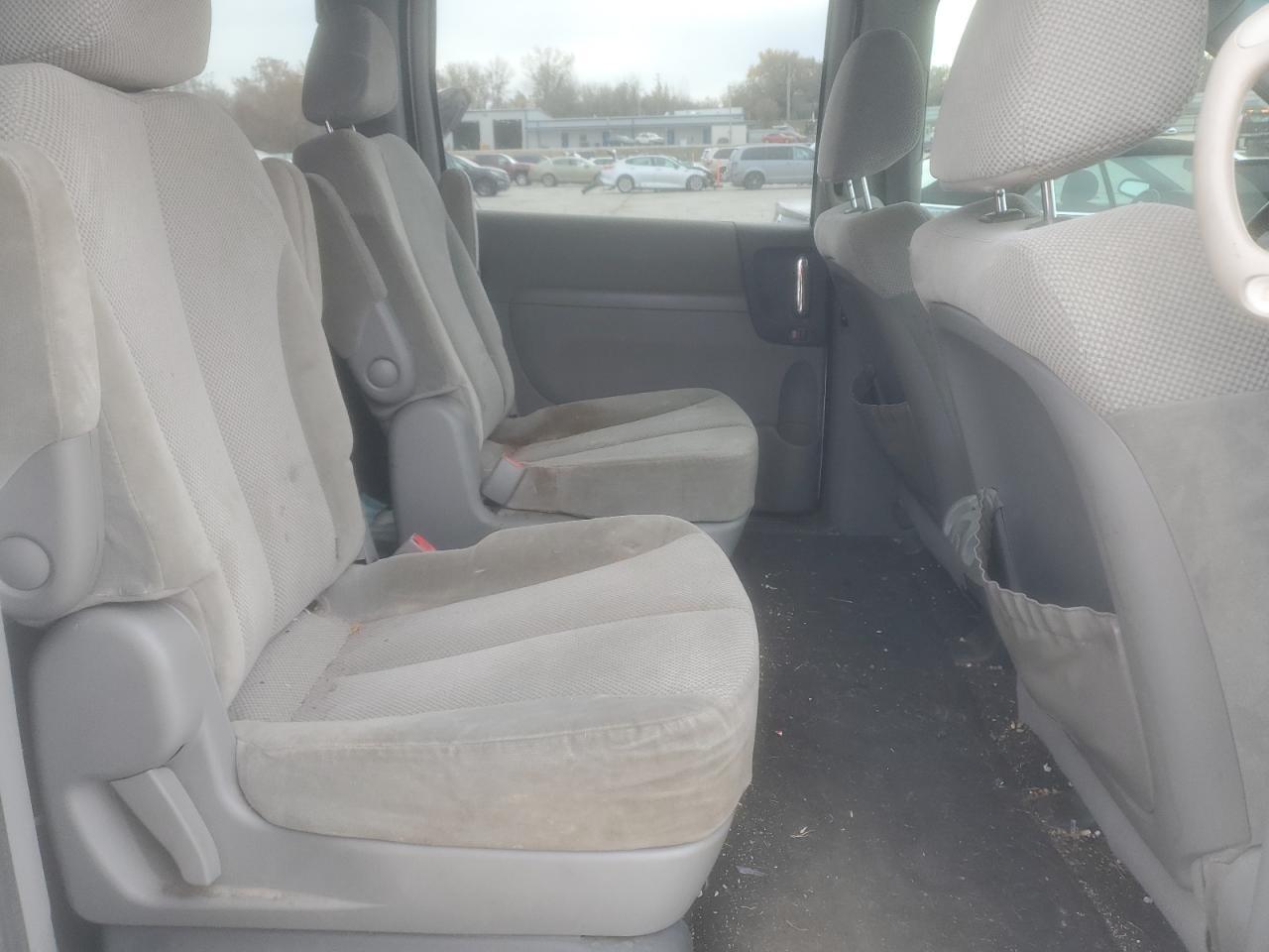 2011 KIA SEDONA