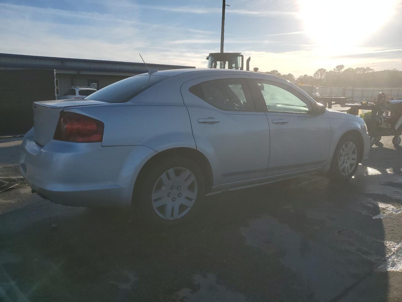 2013 DODGE Avenger