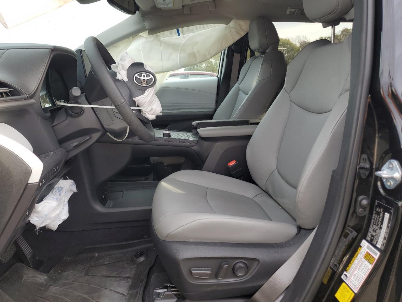 2025 TOYOTA SIENNA
