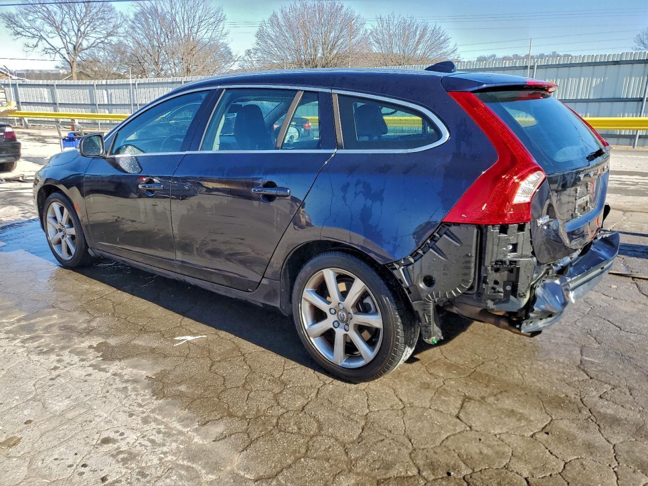 2017 VOLVO V60