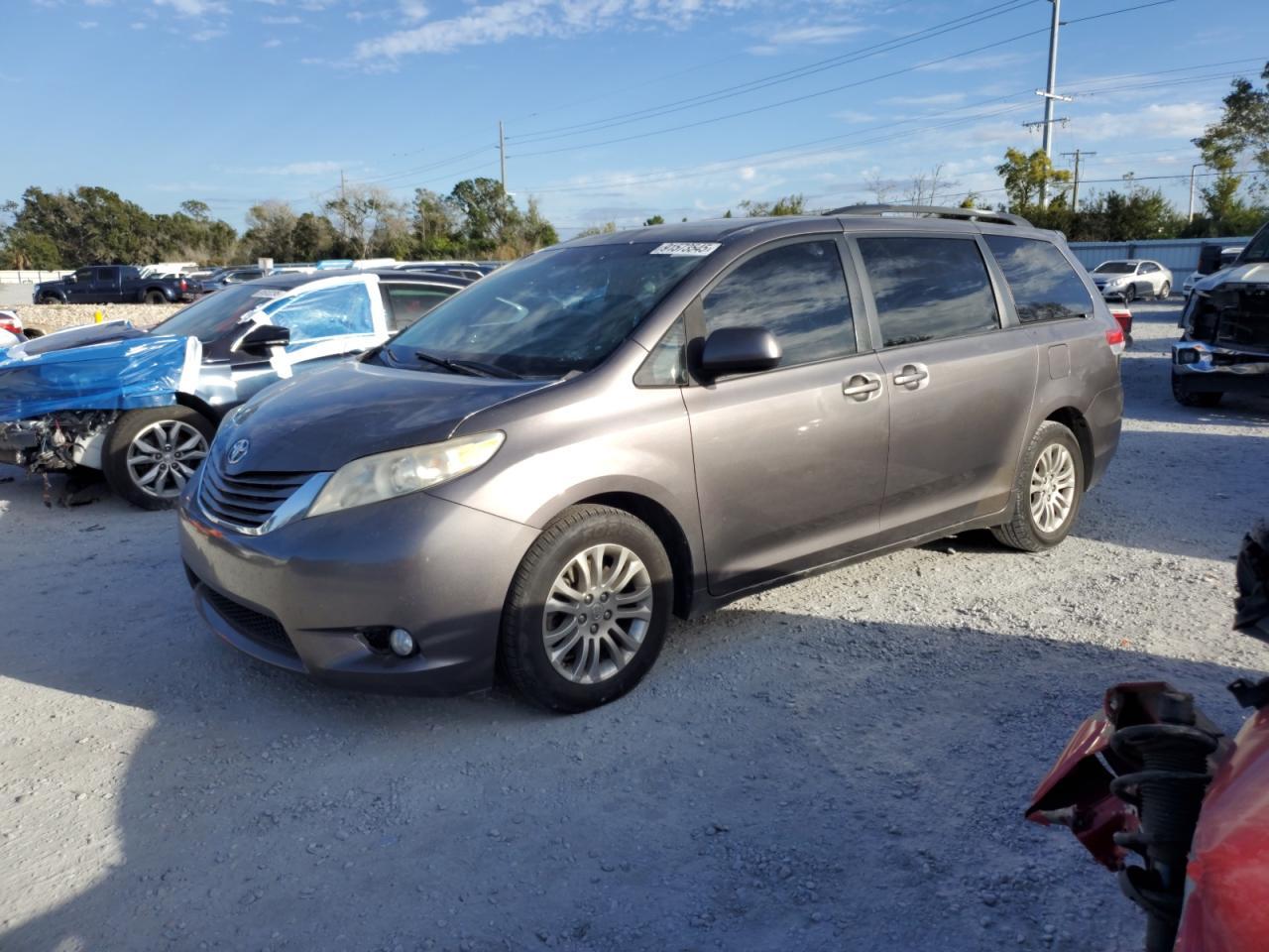 2012 TOYOTA SIENNA