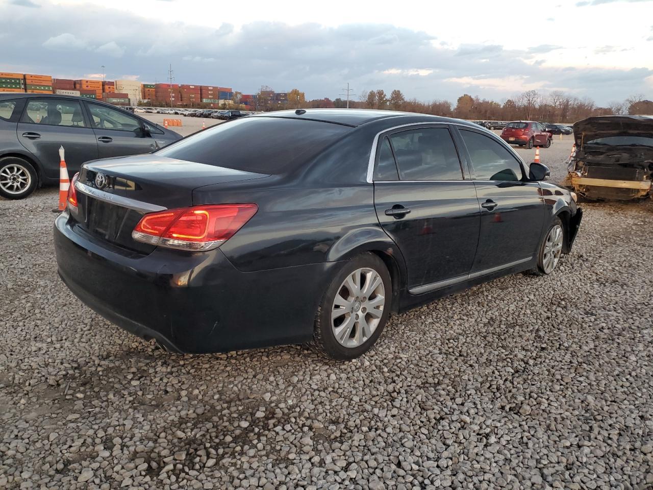 2011 TOYOTA Avalon