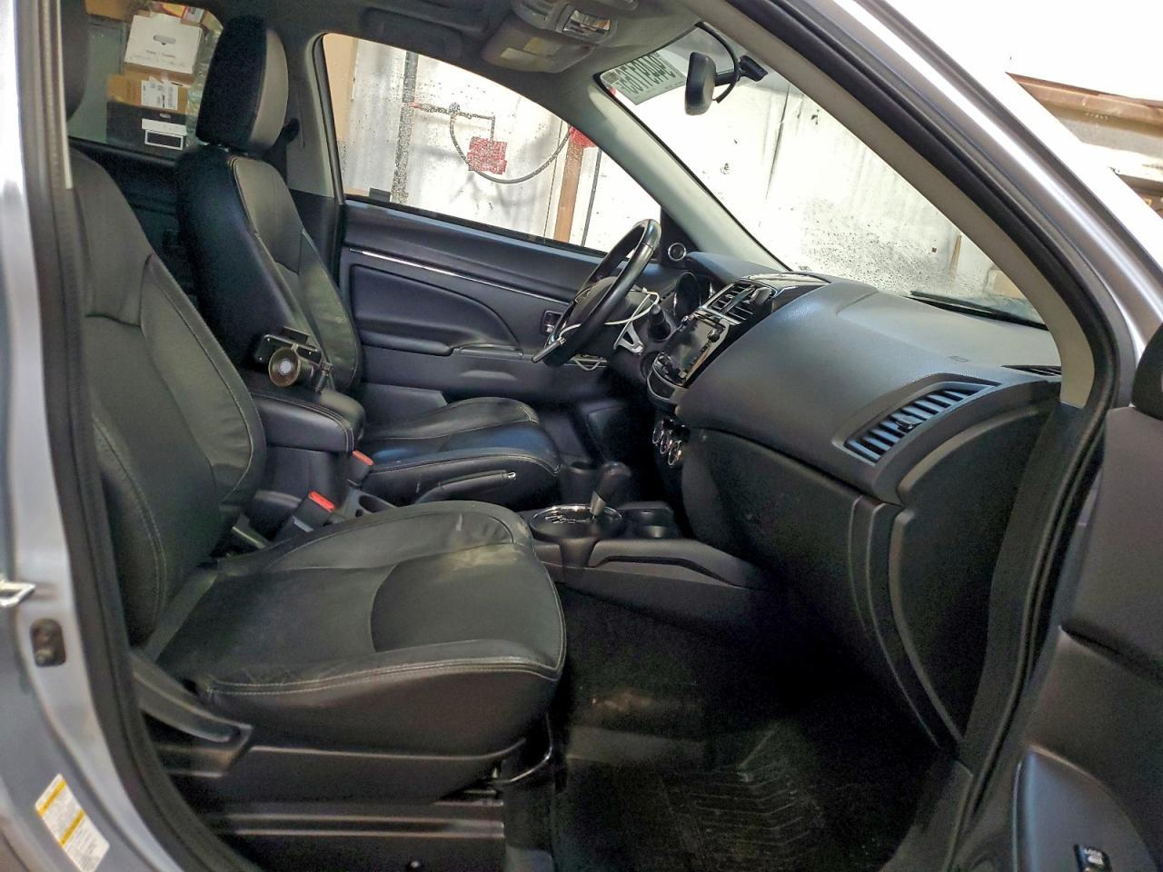 2017 MITSUBISHI RVR