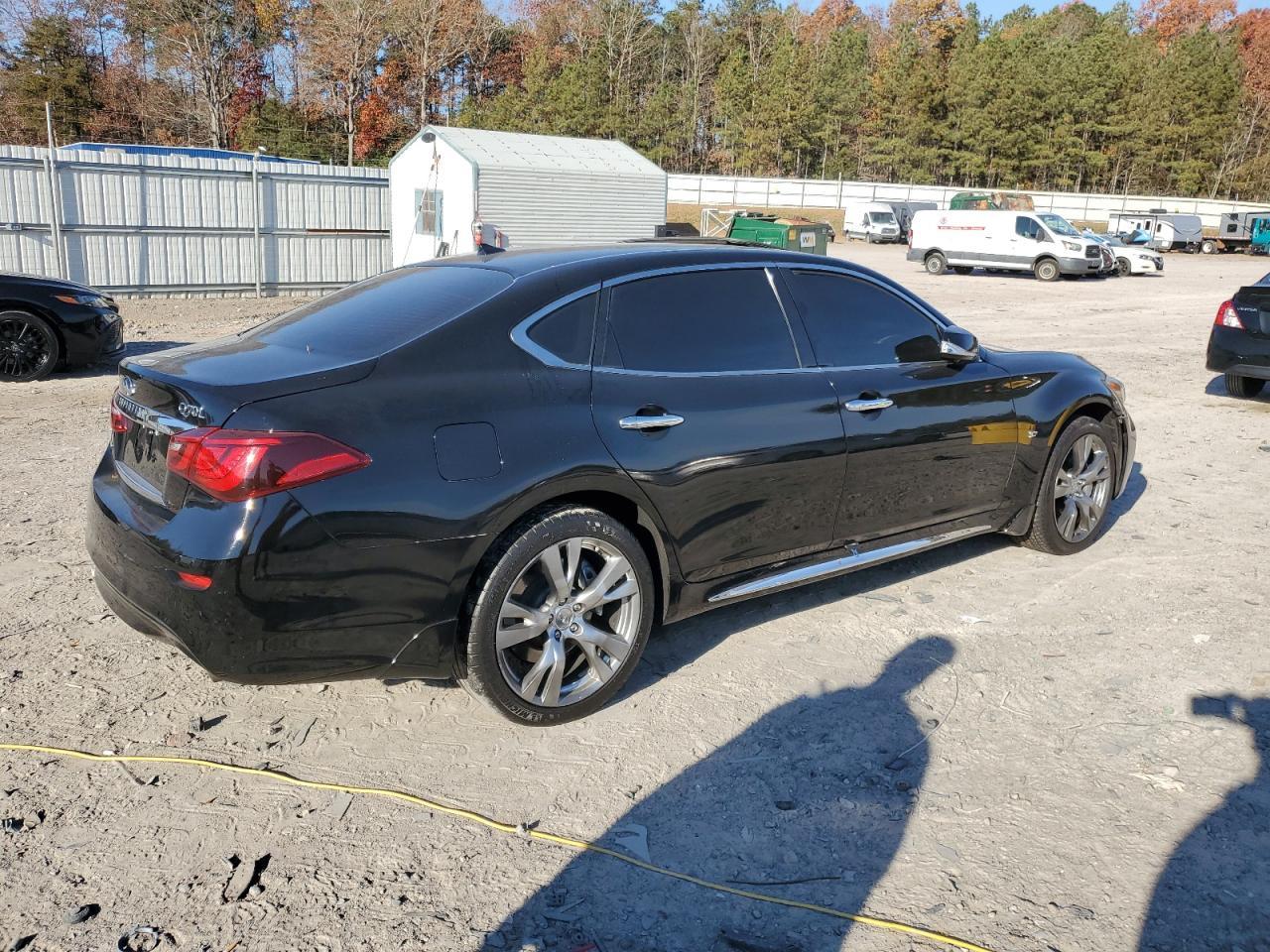 2015 INFINITI Q70