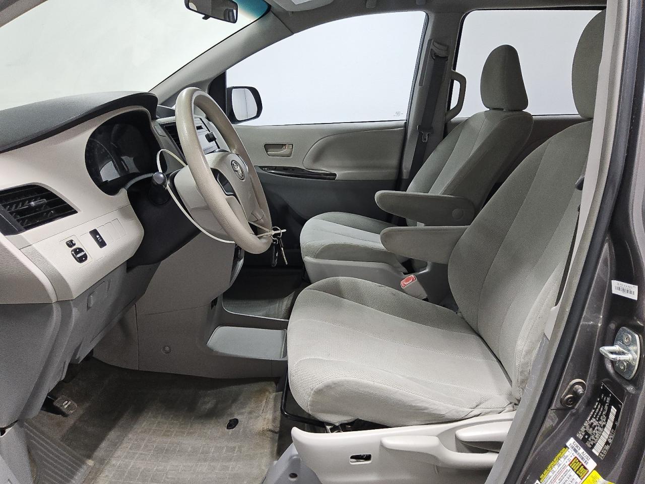 2014 TOYOTA SIENNA