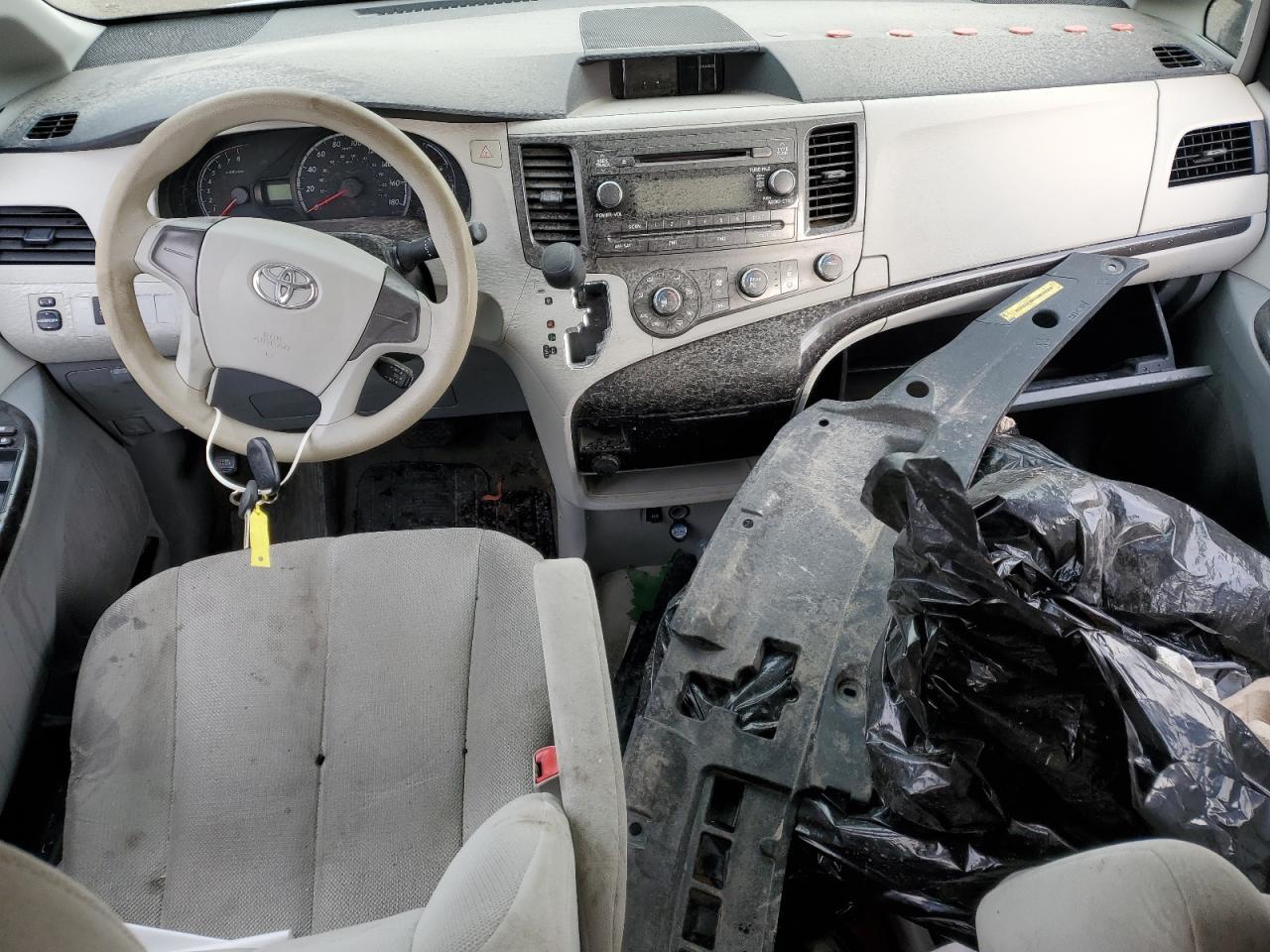 2013 TOYOTA SIENNA