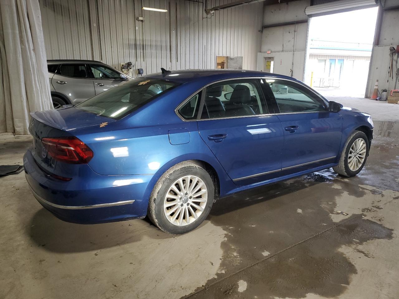 2017 VOLKSWAGEN Passat