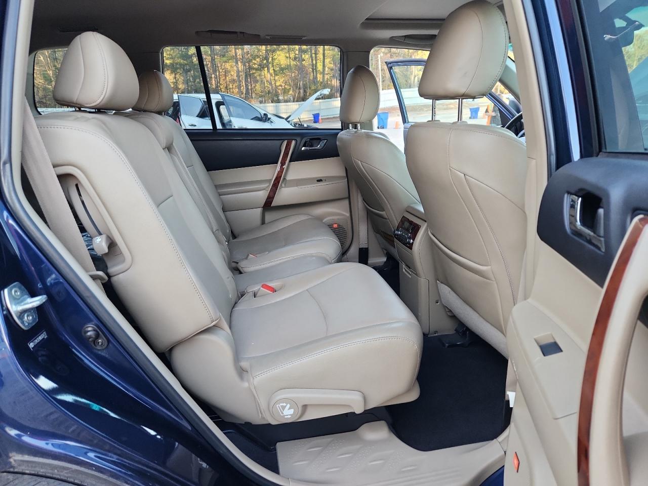 2011 TOYOTA HIGHLANDER