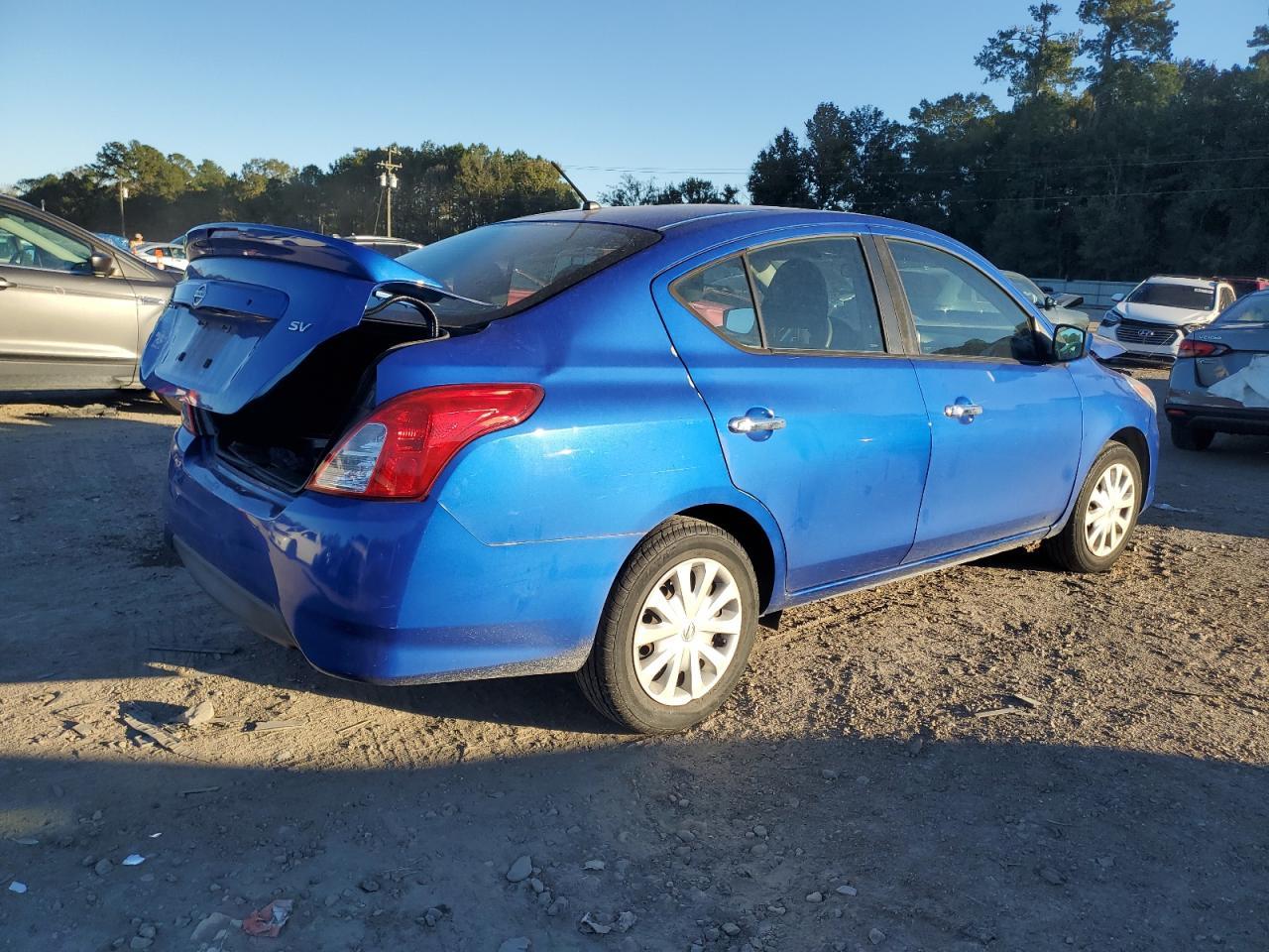 2017 NISSAN VERSA