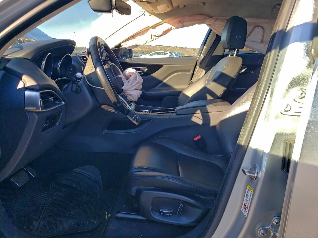 2019 JAGUAR F-Pace
