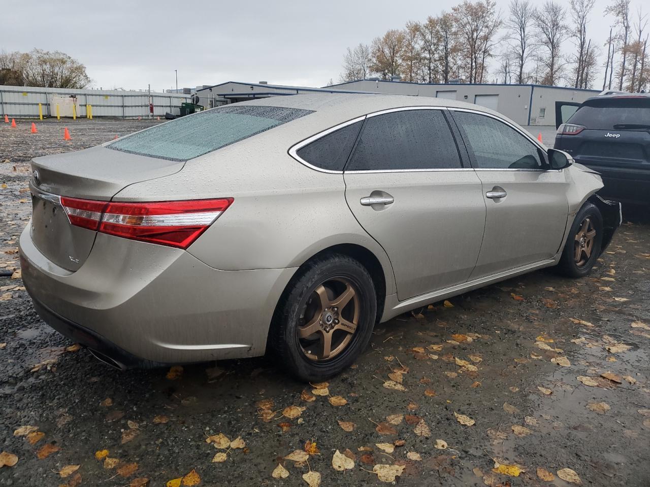 2013 TOYOTA Avalon
