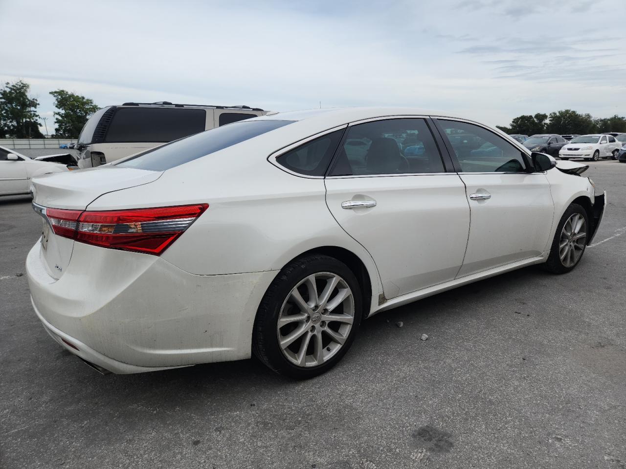 2013 TOYOTA Avalon