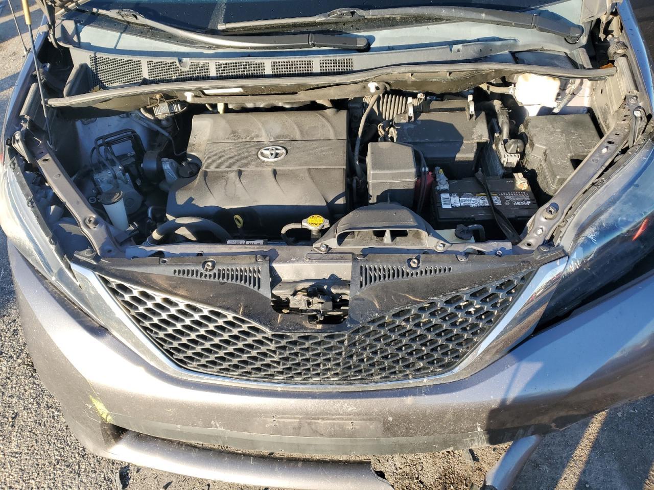 2013 TOYOTA SIENNA