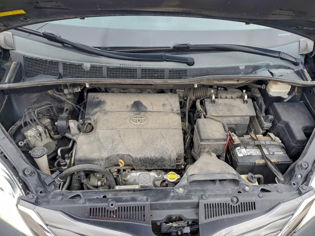 2012 TOYOTA SIENNA