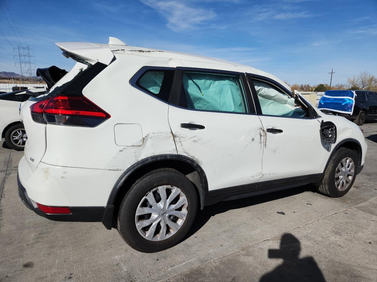 2017 NISSAN ROGUE
