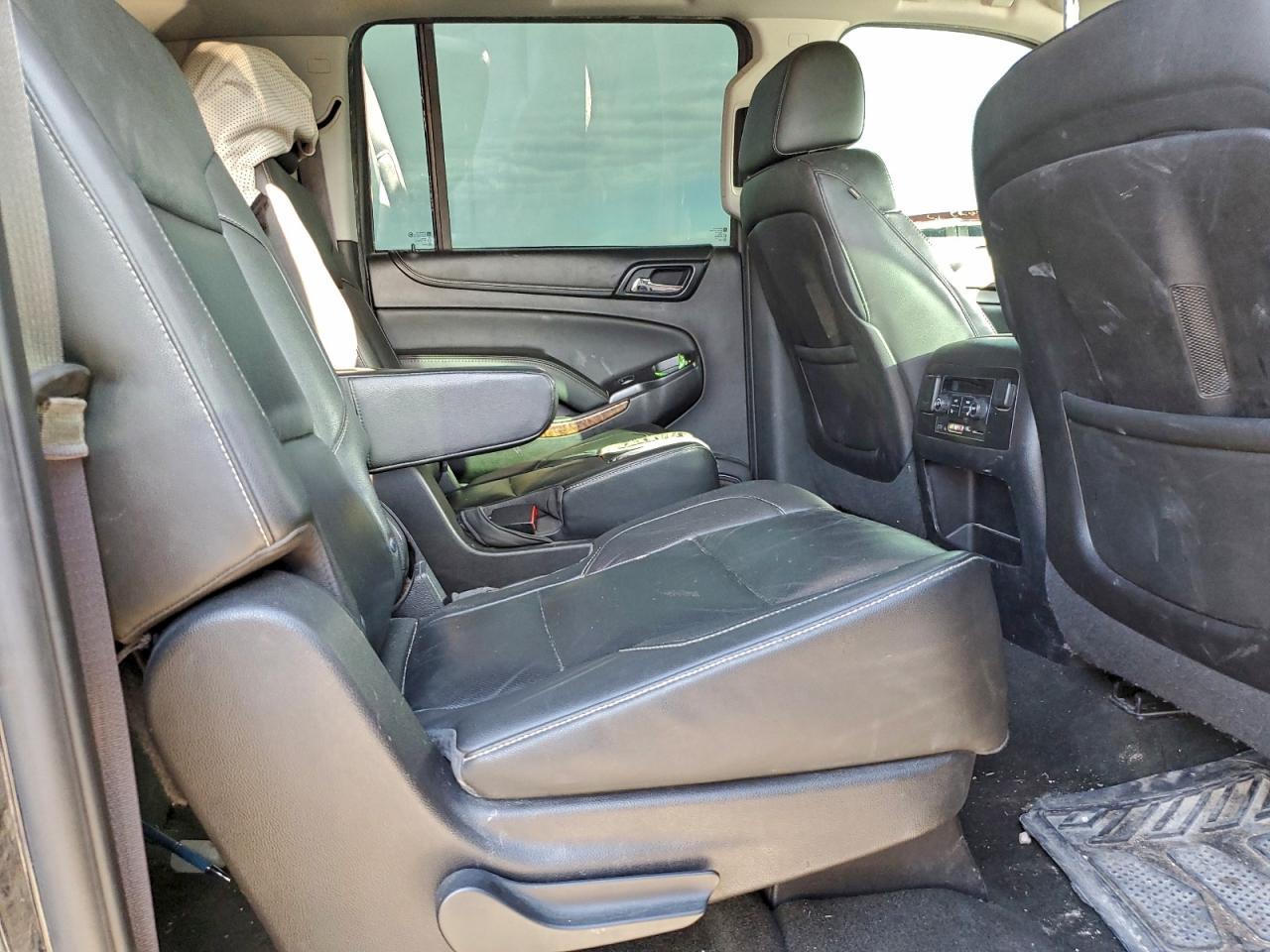2016 CHEVROLET Suburban